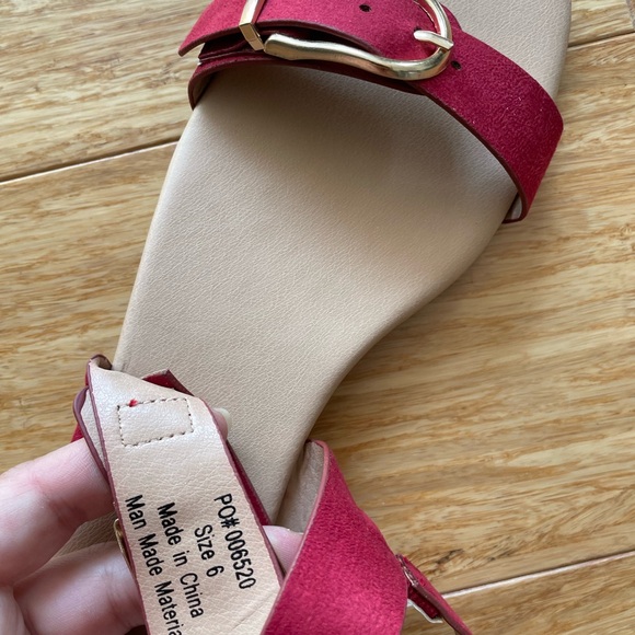 Journey Collection Twylah Red Cherry Flat Buckle Sandal 6 6W - Picture 9 of 11